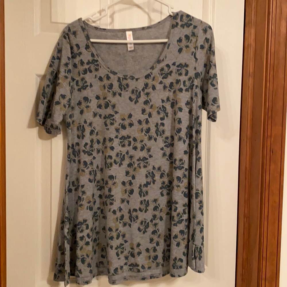 Small lularoe top